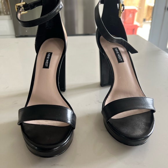Genuine leather Nine West platform heels. - Picture 2 of 5
